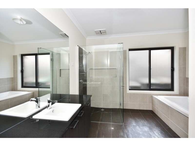 4 Oakbank Place, Marong VIC 3515