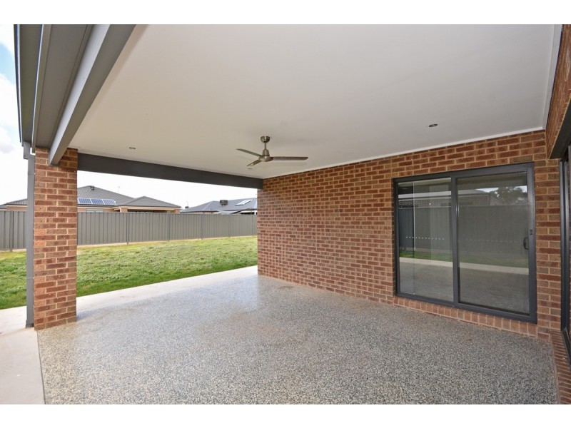 4 Oakbank Place, Marong VIC 3515