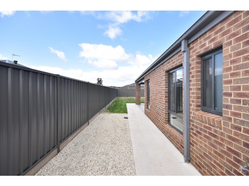 4 Oakbank Place, Marong VIC 3515