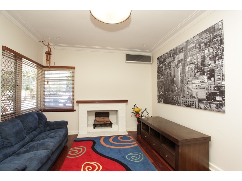 425 Berwick Street, St James WA 6102