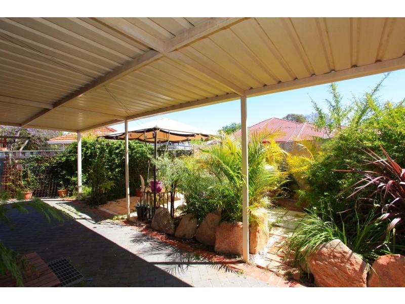 425 Berwick Street, St James WA 6102