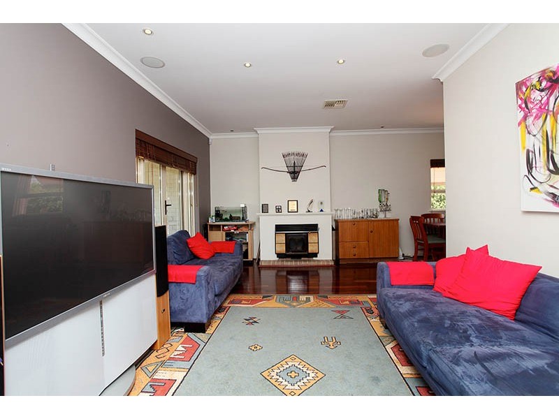 24 Clinton Avenue, St James WA 6102