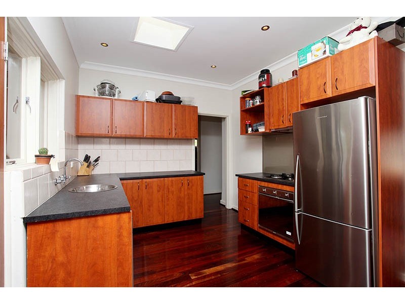 24 Clinton Avenue, St James WA 6102