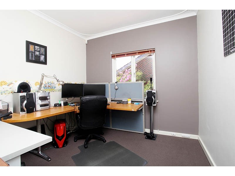 24 Clinton Avenue, St James WA 6102