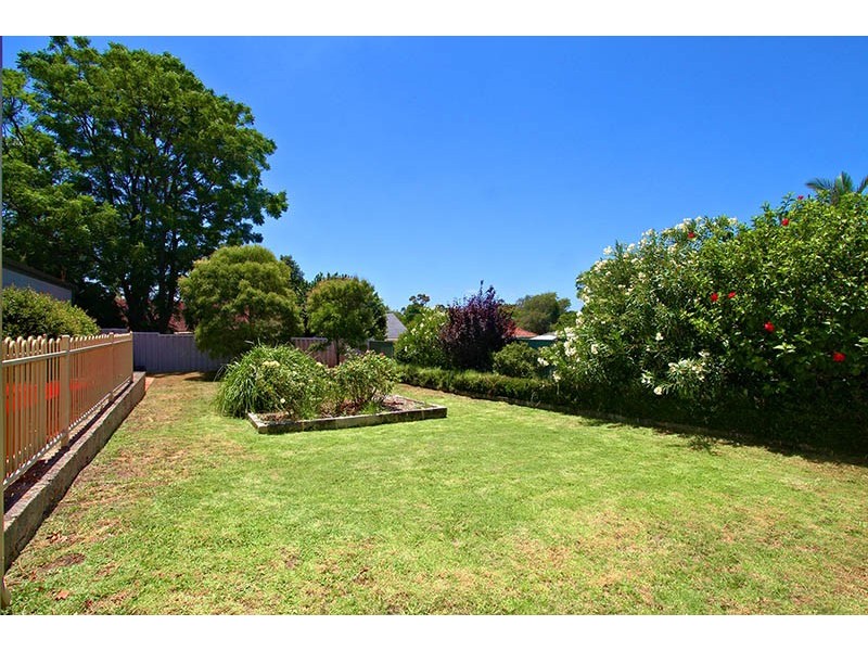 24 Clinton Avenue, St James WA 6102