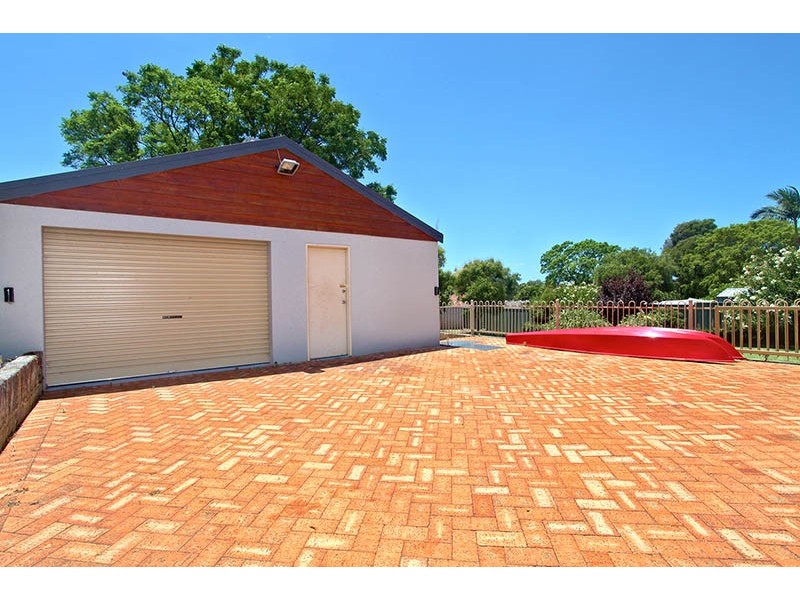 24 Clinton Avenue, St James WA 6102