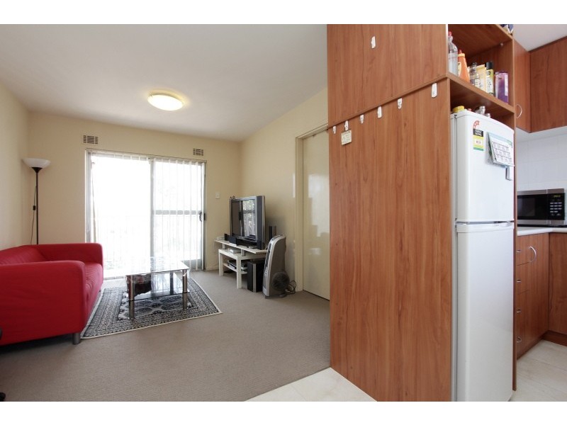 10/1041-45 Albany Highway, St James WA 6102