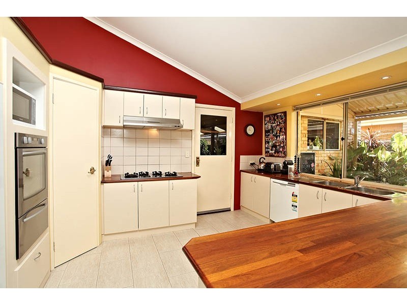 52 Pitt Street, St James WA 6102