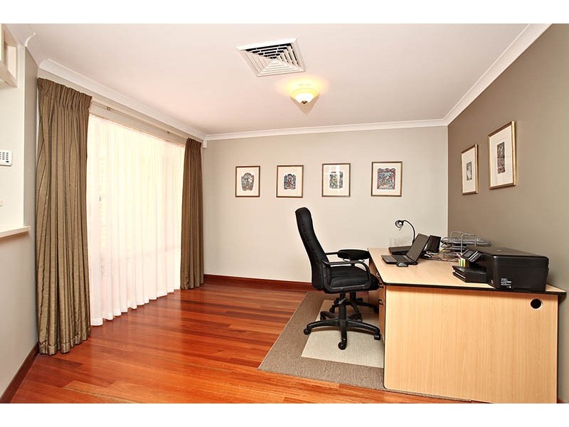 52 Pitt Street, St James WA 6102