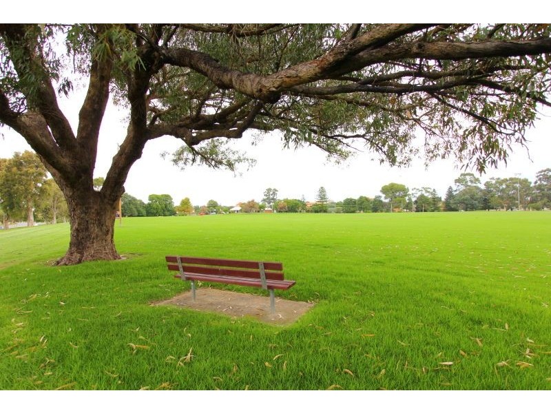 5 Clinton Avenue, St James WA 6102