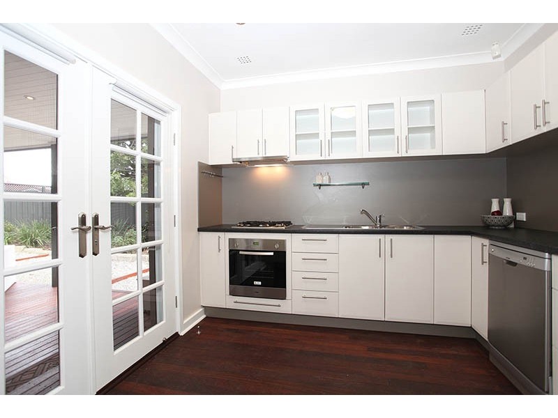33 Beaconsfield Street, St James WA 6102