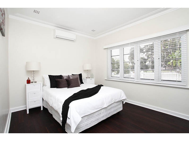 33 Beaconsfield Street, St James WA 6102