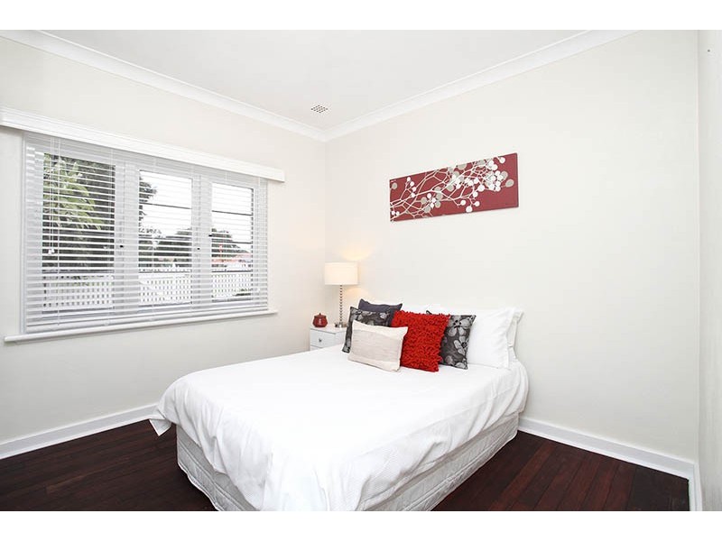 33 Beaconsfield Street, St James WA 6102
