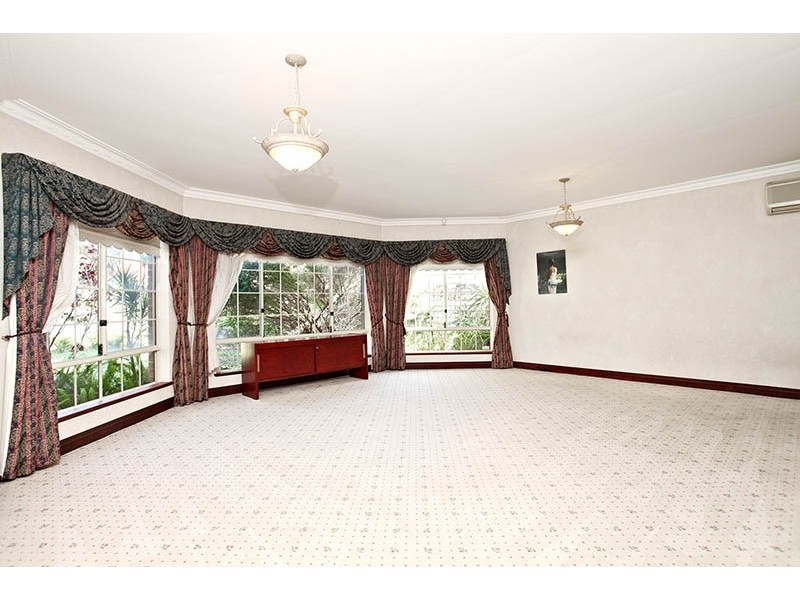 36 Upton Street, St James WA 6102