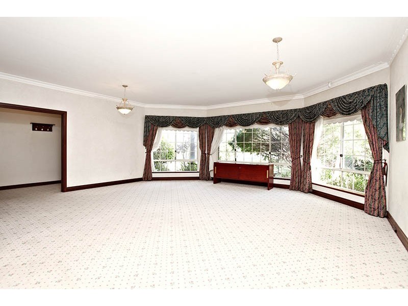 36 Upton Street, St James WA 6102