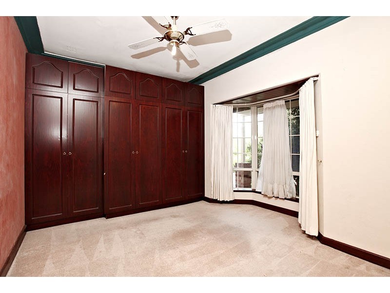 36 Upton Street, St James WA 6102