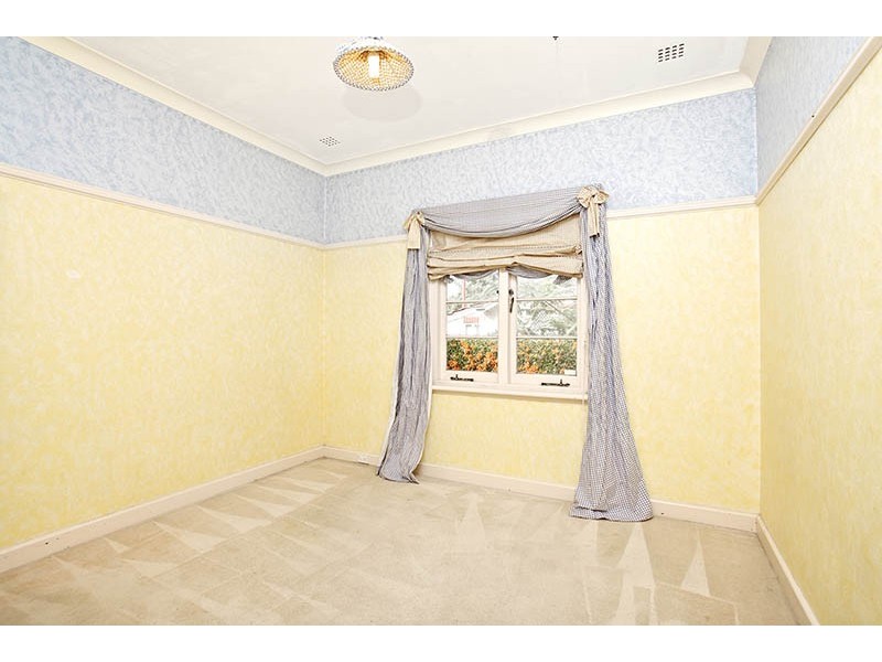 36 Upton Street, St James WA 6102