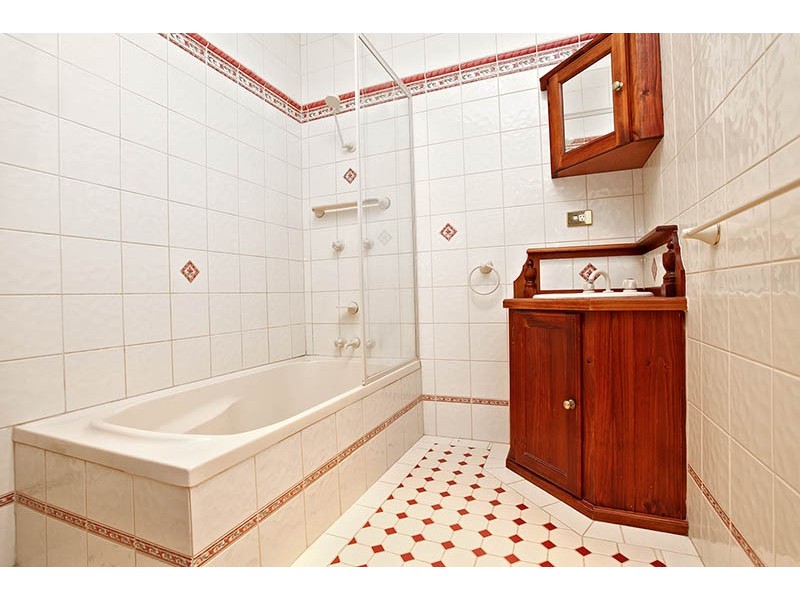 36 Upton Street, St James WA 6102