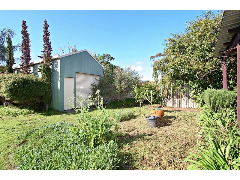 36 Upton Street, St James WA 6102