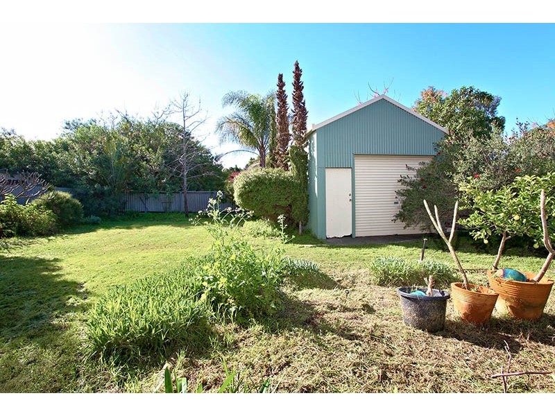 36 Upton Street, St James WA 6102