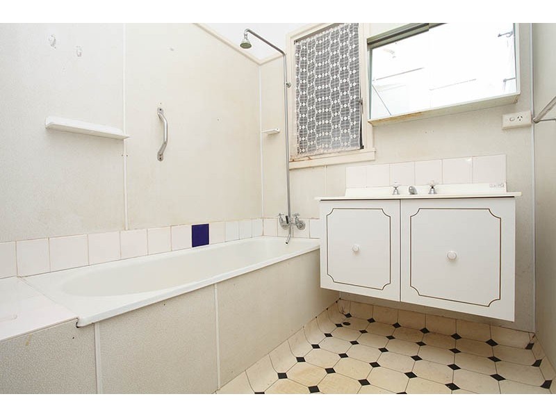 80 Hill View Terrace, St James WA 6102