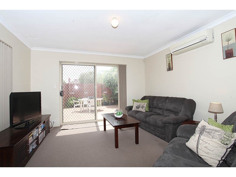 2/15 Pitt Street, St James WA 6102