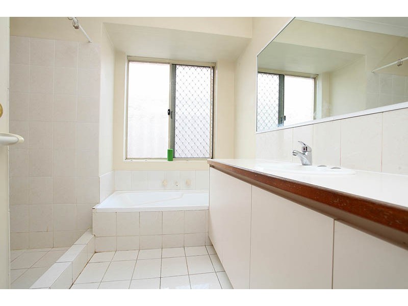 2/15 Pitt Street, St James WA 6102