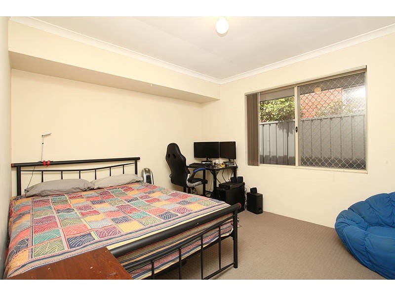 2/15 Pitt Street, St James WA 6102