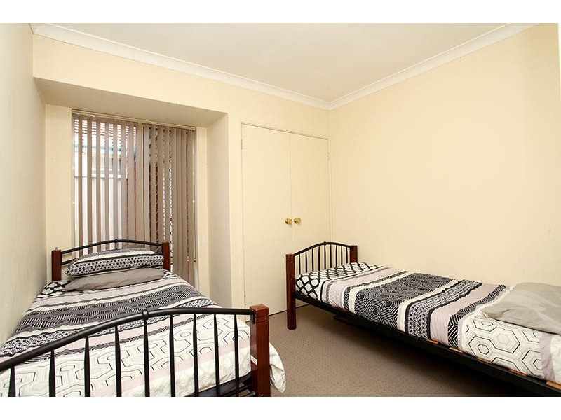 2/15 Pitt Street, St James WA 6102