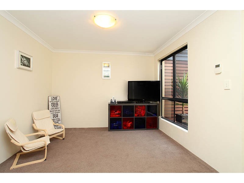 57 Pitt Street, St James WA 6102