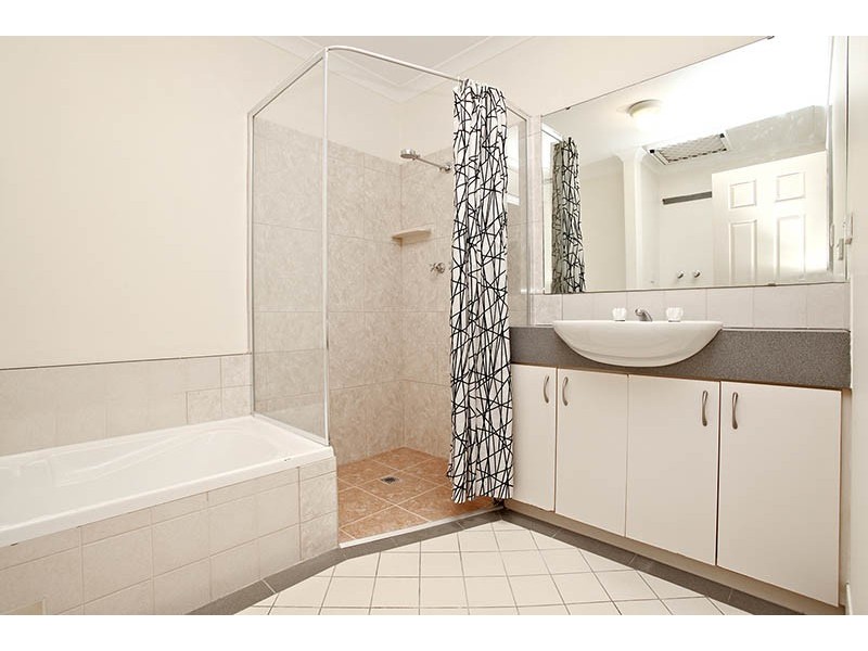 10/11 Norman Street, St James WA 6102