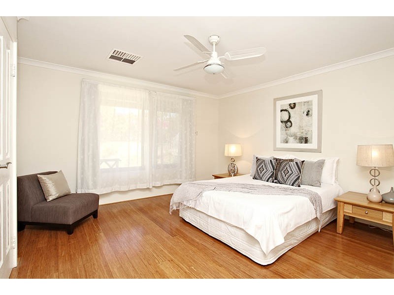 8 Buzza Street, St James WA 6102