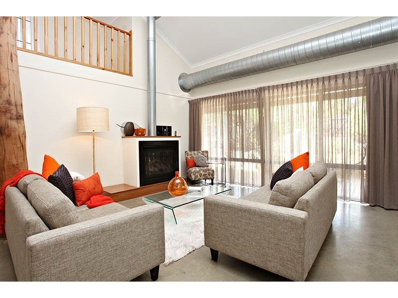 8 Buzza Street, St James WA 6102