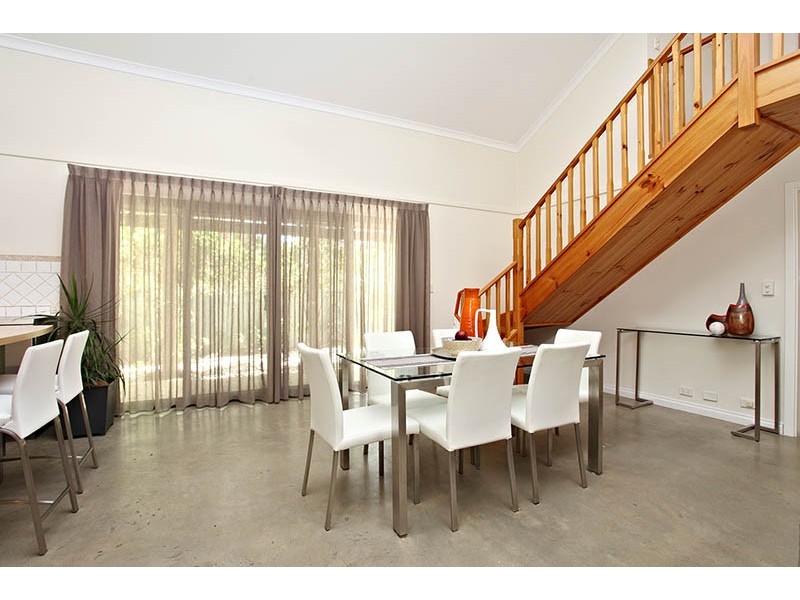 8 Buzza Street, St James WA 6102