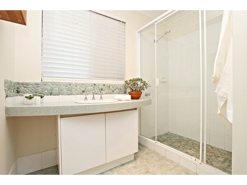 8 Buzza Street, St James WA 6102