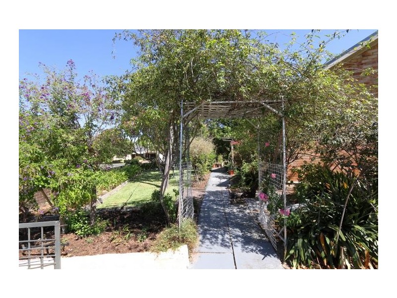 8 Hitchcock Street, St James WA 6102