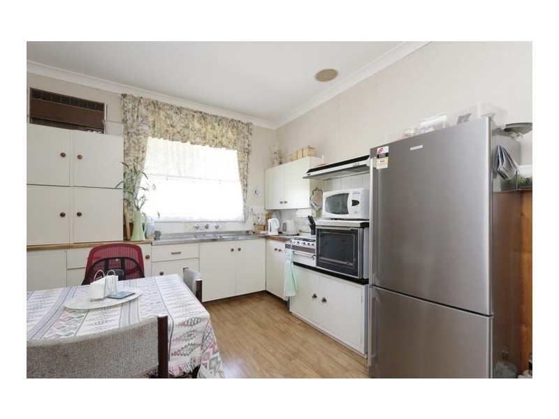 8 Hitchcock Street, St James WA 6102