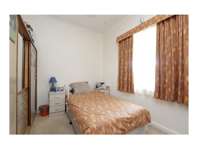 8 Hitchcock Street, St James WA 6102