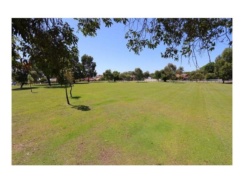 8 Hitchcock Street, St James WA 6102