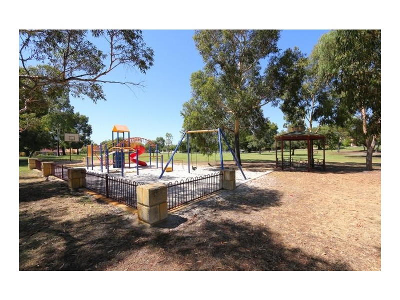 8 Hitchcock Street, St James WA 6102