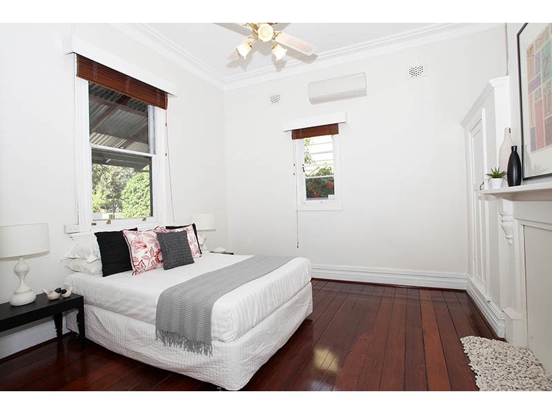 27 Gloucester Street, Victoria Park WA 6100