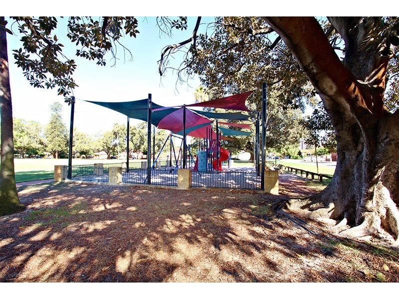 27 Gloucester Street, Victoria Park WA 6100