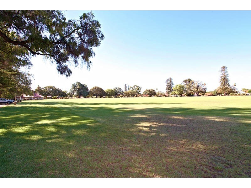 27 Gloucester Street, Victoria Park WA 6100