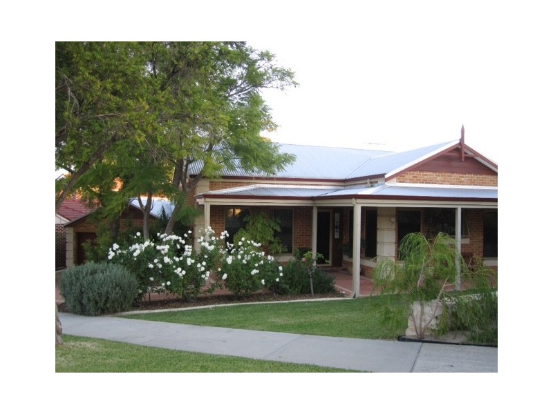 2 Pinedale Street, East Victoria Park WA 6101