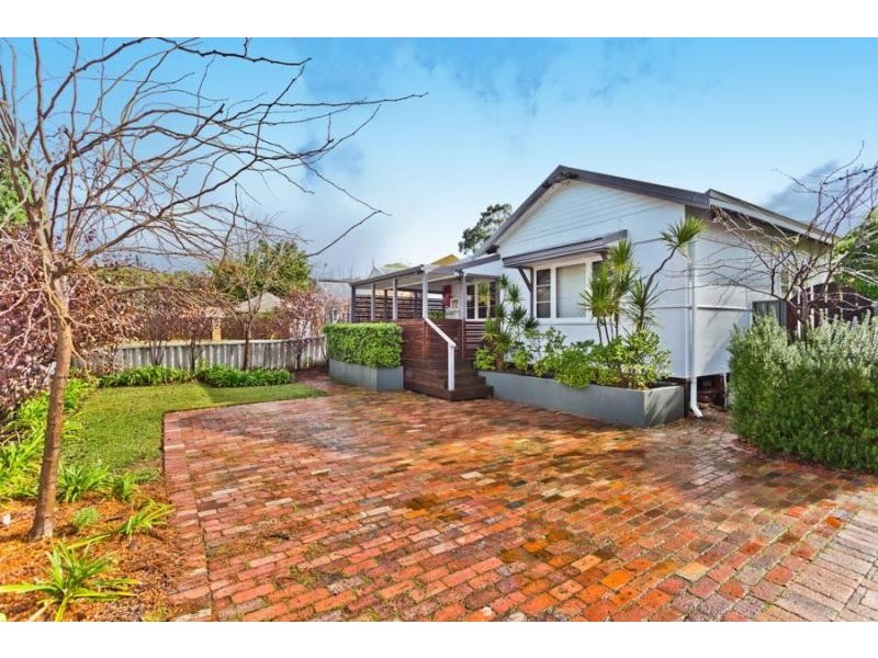 11 Sleight Street, St James WA 6102