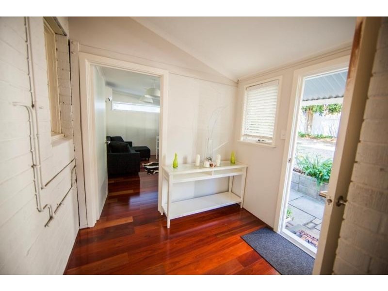 16 Alvah Street, St James WA 6102
