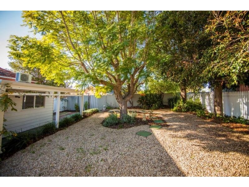 16 Alvah Street, St James WA 6102