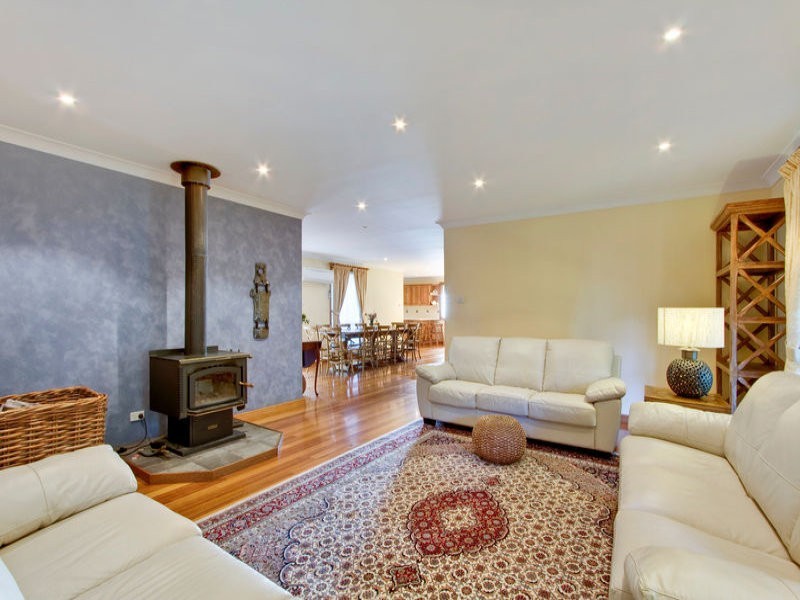 17 Stanley Avenue, Kurrajong Heights NSW 2758