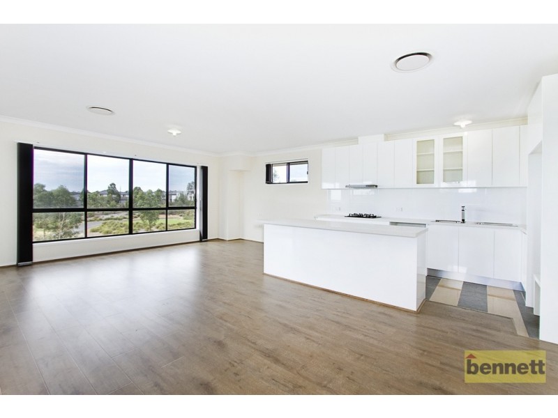 8 Oakhill Crescent, Colebee NSW 2761