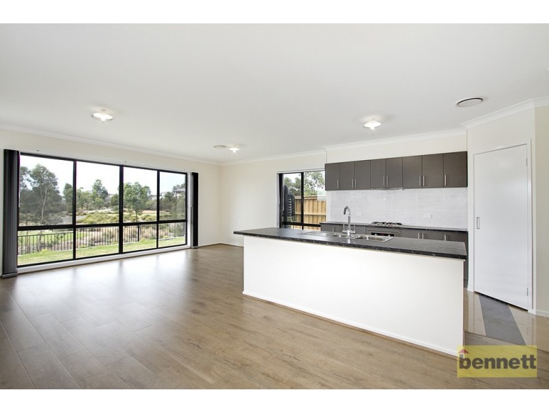 8 Oakhill Crescent, Colebee NSW 2761